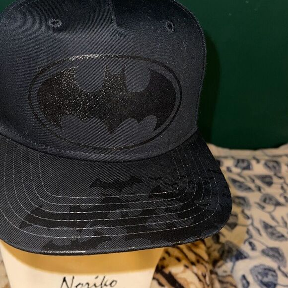 Batman Black w/Ghost Bats SnapBack Hat DC Comics Gotham Youth OSFM New - Picture 2 of 11